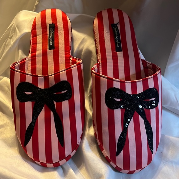 Victoria's Secret Shoes - GUC Victoria’s Secret slippers. Size Medium.